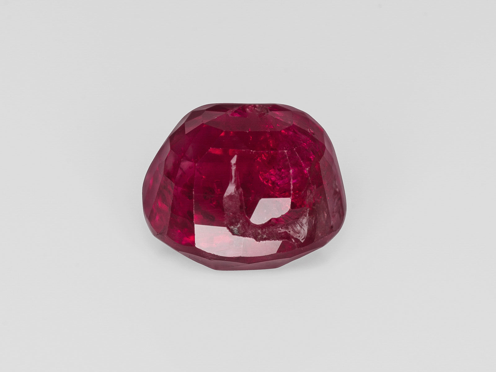 8803047-cushion-pigeon-blood-red-gia-burma-natural-ruby-4.02-ct