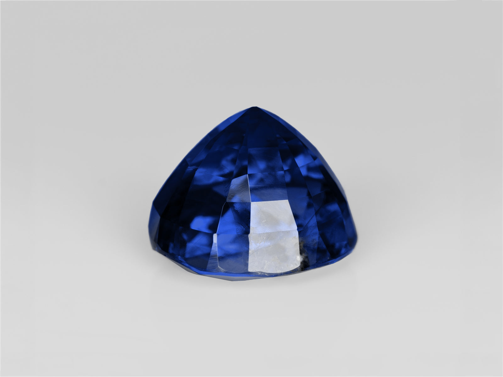 8802997-oval-rich-velvety-royal-blue-grs-sri-lanka-natural-blue-sapphire-5.58-ct