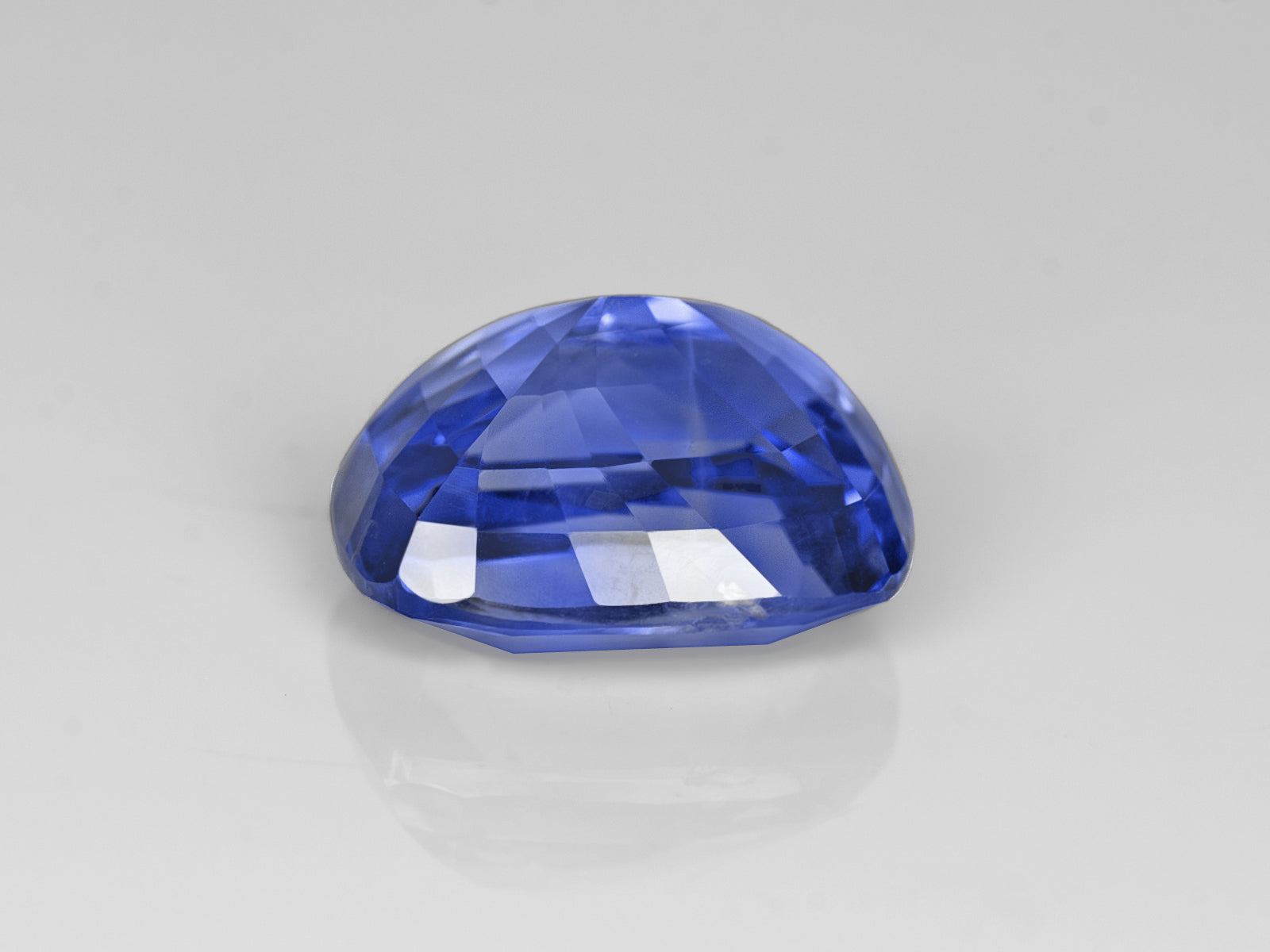 8802998-cushion-lustrous-intense-blue-grs-sri-lanka-natural-blue-sapphire-7.55-ct