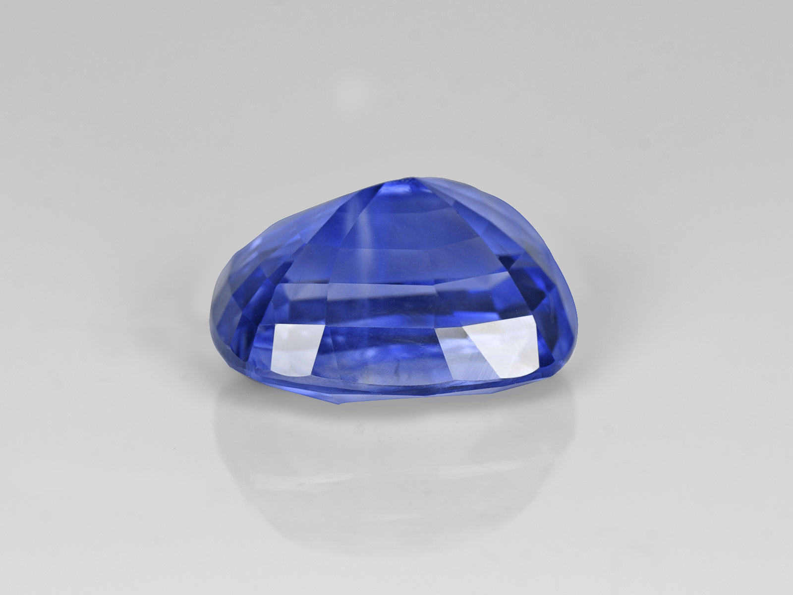 8802998-cushion-lustrous-intense-blue-grs-sri-lanka-natural-blue-sapphire-7.55-ct