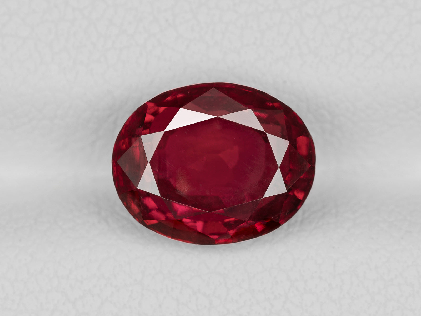 8803008-oval-pigeon-blood-red-india-natural-ruby-4.69-ct