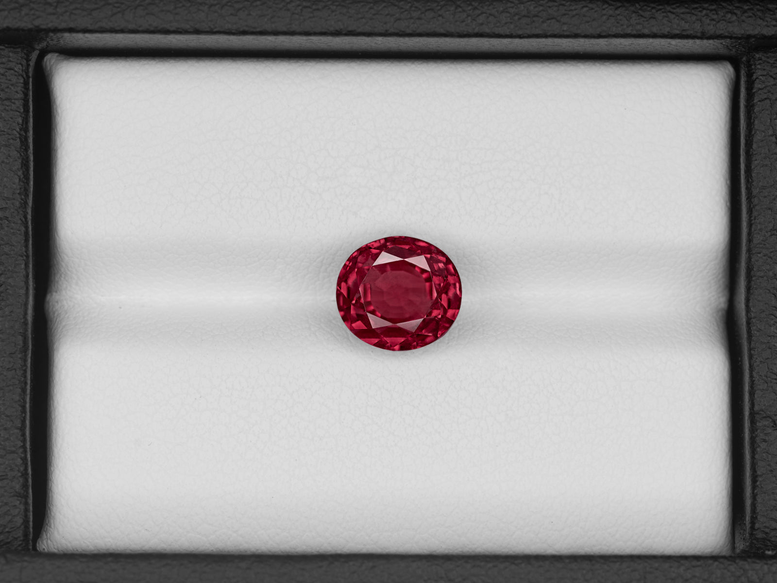 8803009-oval-deep-red-with-orangy-hue-india-natural-ruby-4.12-ct