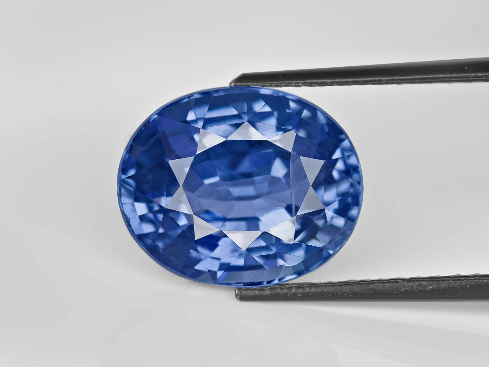 8803002-oval-lustrous-cornflower-blue-grs-sri-lanka-natural-blue-sapphire-9.73-ct