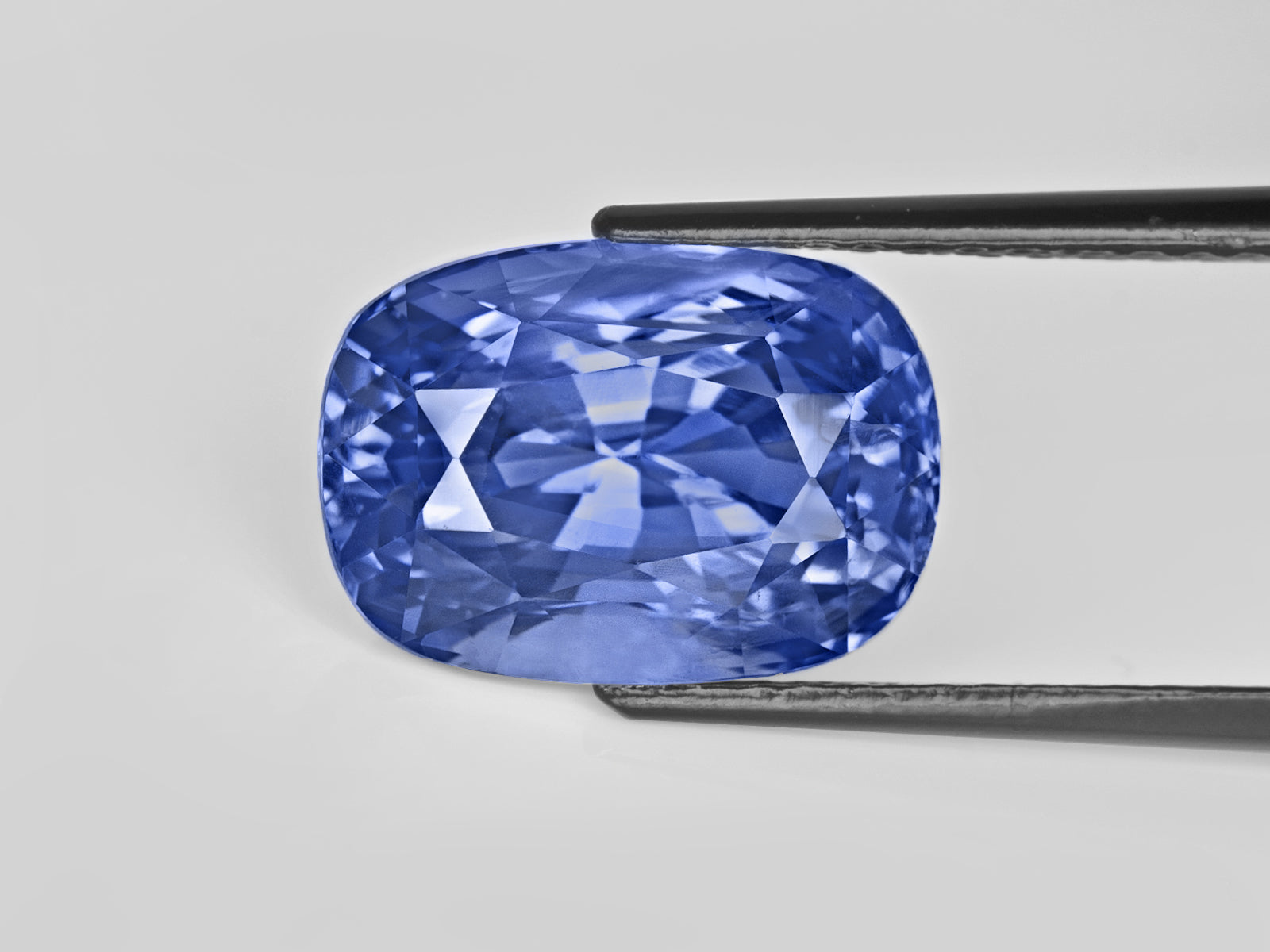 8803005-cushion-velvety-intense-blue-grs-sri-lanka-natural-blue-sapphire-9.80-ct