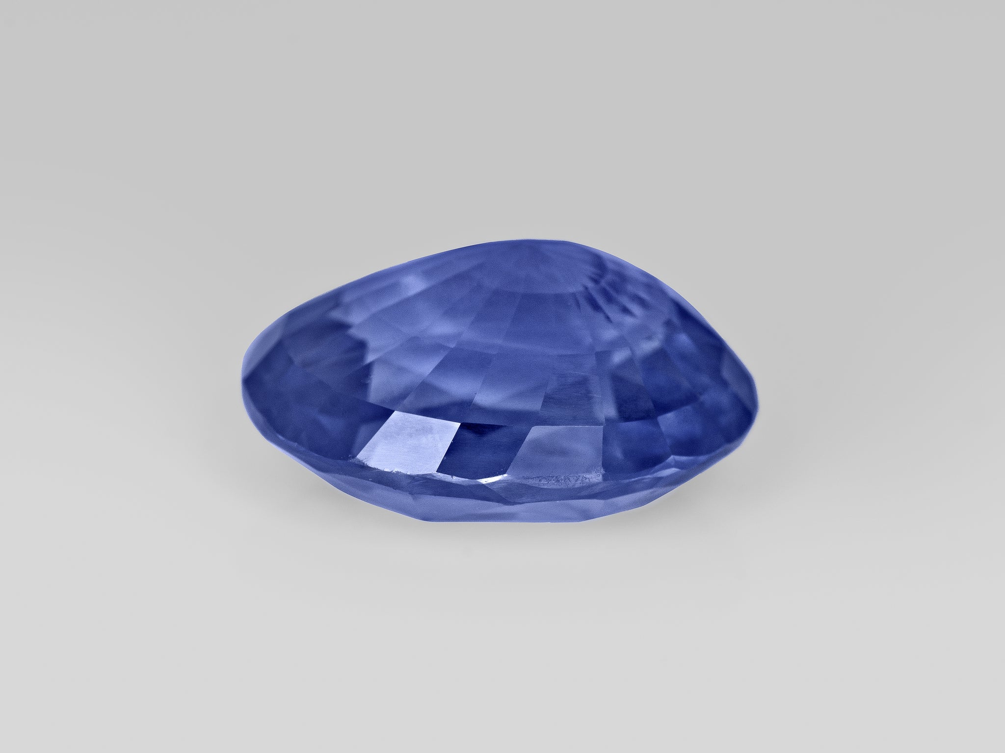 8803026-oval-velvety-intense-blue-gia-sri-lanka-natural-blue-sapphire-5.69-ct