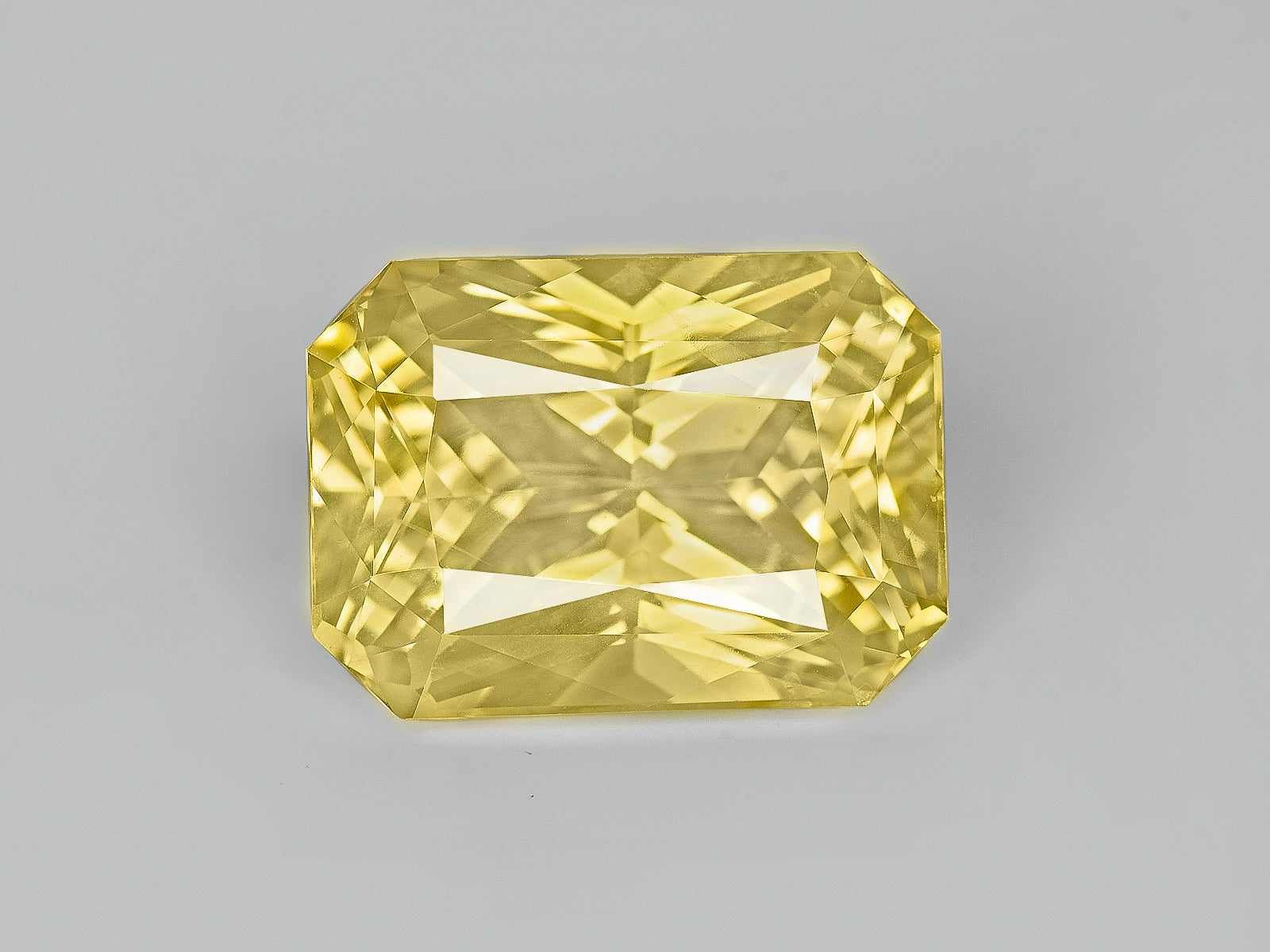 8803028-octagonal-lustrous-yellow-sri-lanka-natural-yellow-sapphire-10.16-ct