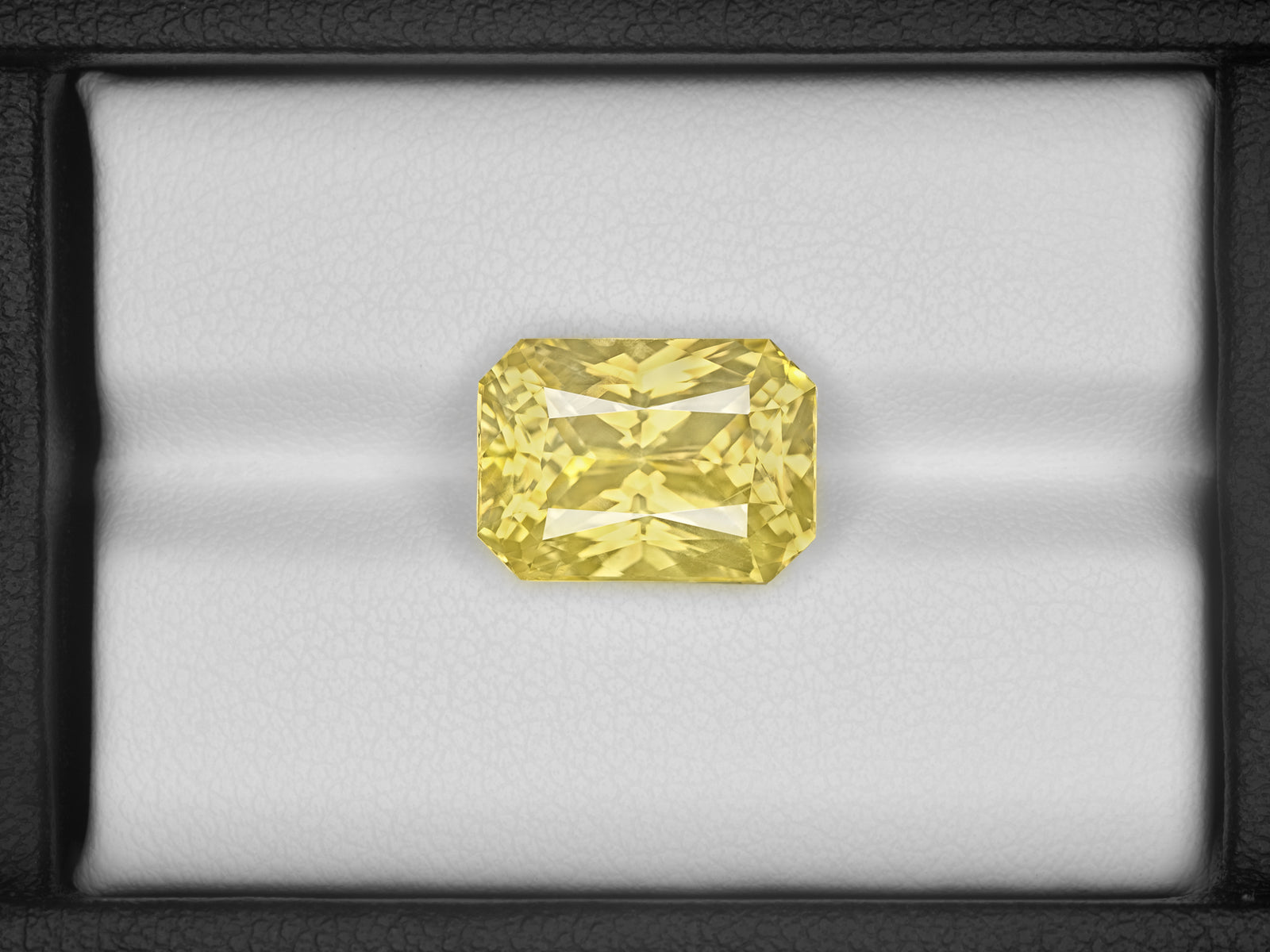 8803028-octagonal-lustrous-yellow-sri-lanka-natural-yellow-sapphire-10.16-ct