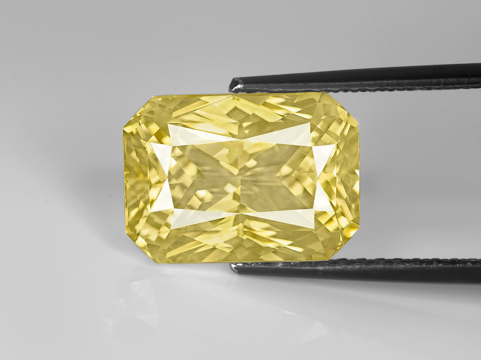 8803028-octagonal-lustrous-yellow-sri-lanka-natural-yellow-sapphire-10.16-ct