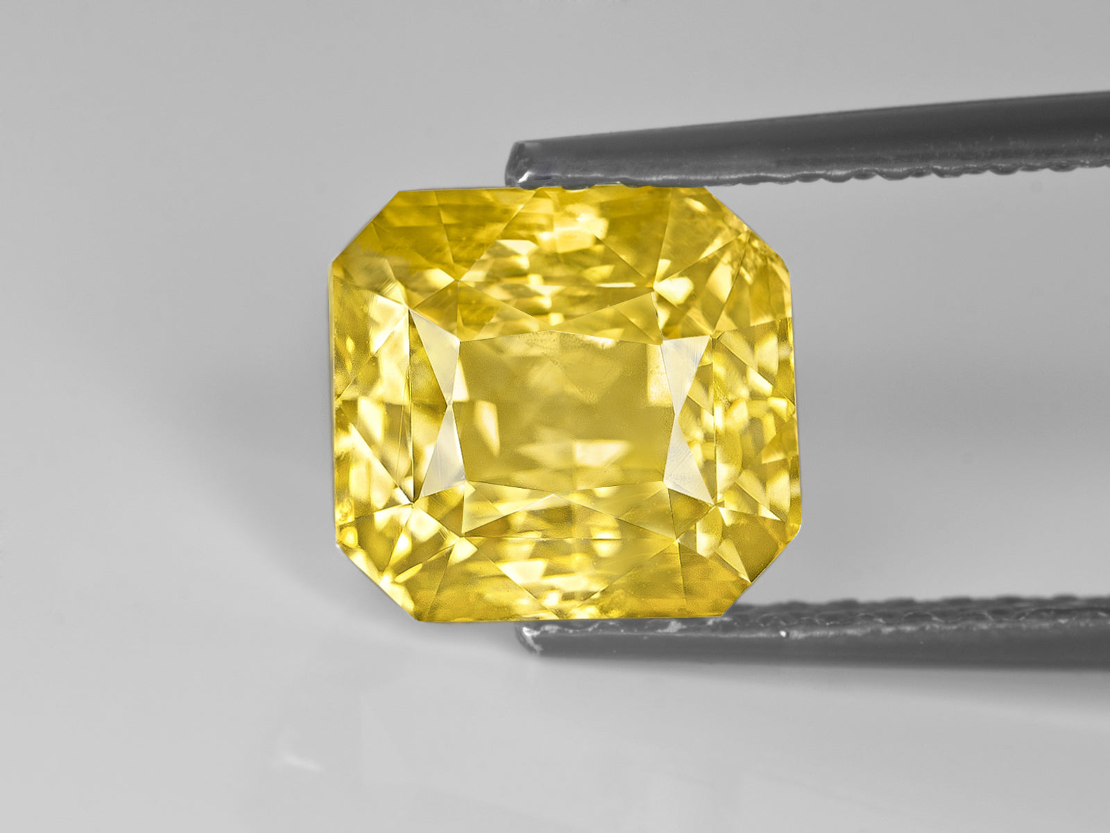 8803029-octagonal-fiery-intense-yellow-gia-sri-lanka-natural-yellow-sapphire-5.54-ct