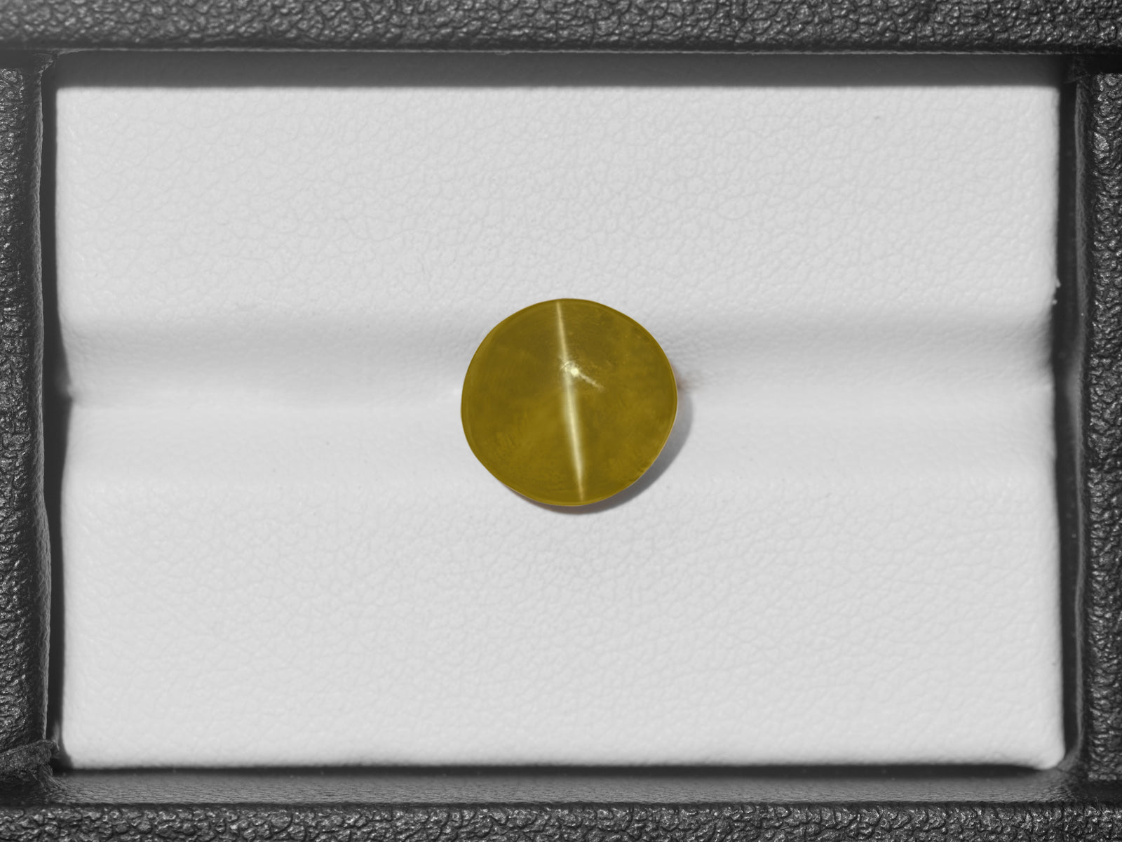8803033-cabochon-orangy-greenish-yellow-honey-gia-sri-lanka-natural-chrysoberyl-cat's-eye-6.65-ct