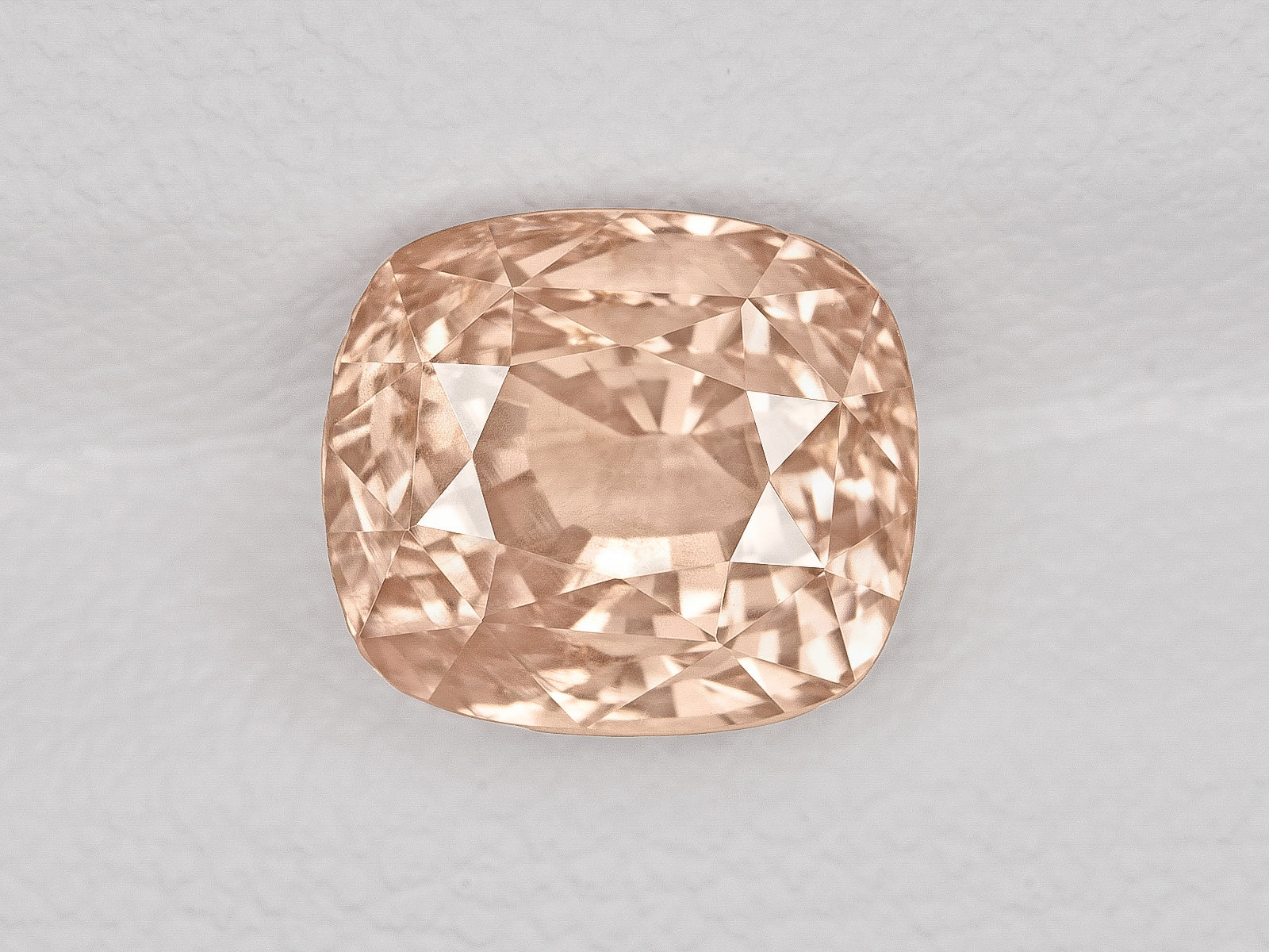 8803056-cushion-lustrous-soft-pinkish-orange-aigs-sri-lanka-natural-padparadscha-3.63-ct