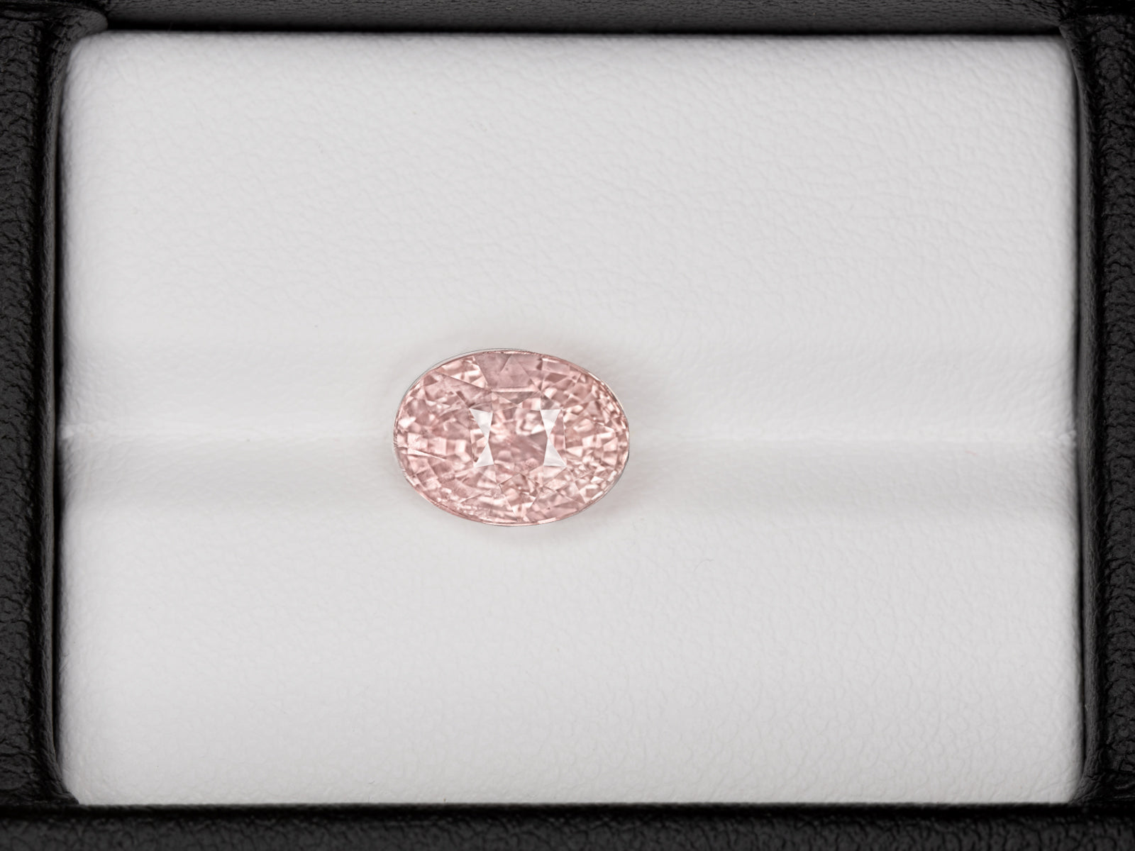 8803059-oval-lustrous-pastel-pinkish-orange-aigs-sri-lanka-natural-padparadscha-4.01-ct