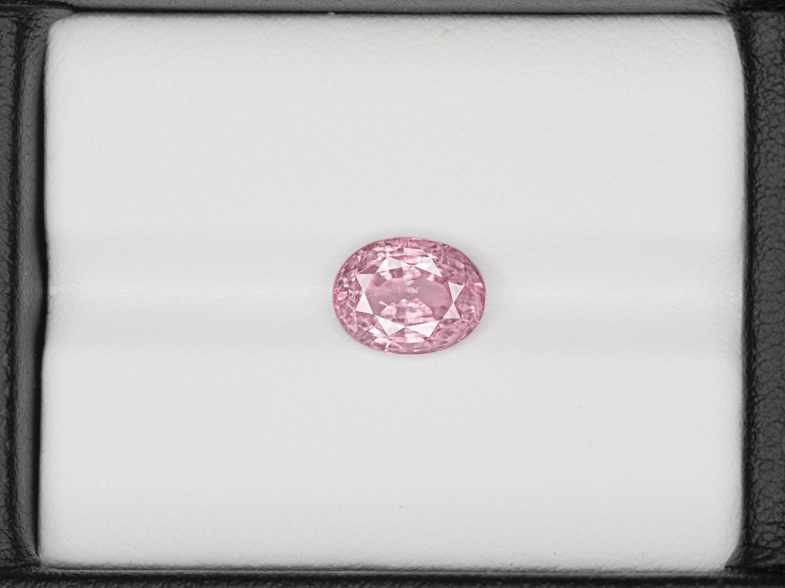 8803060-oval-pastel-pink-with-orangy-hue-aigs-madagascar-natural-padparadscha-3.18-ct