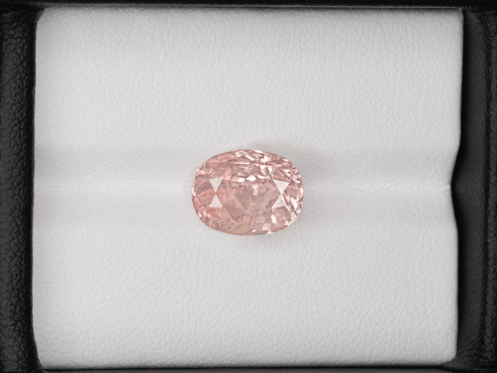 8803064-oval-pastel-pinkish-orange-grs-sri-lanka-natural-padparadscha-4.81-ct
