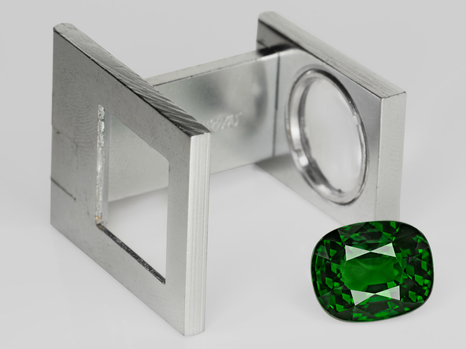 8803074-cushion-fiery-deep-chrome-green-gia-kenya-natural-tsavorite-garnet-8.98-ct