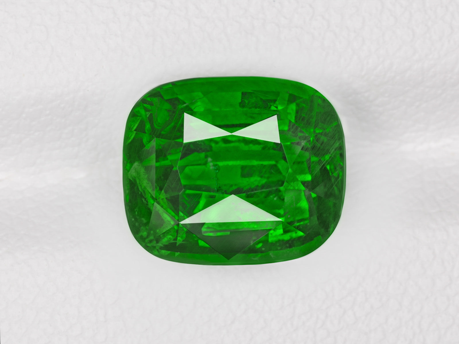 8803075-cushion-fiery-vivid-green-gia-kenya-natural-tsavorite-garnet-5.13-ct