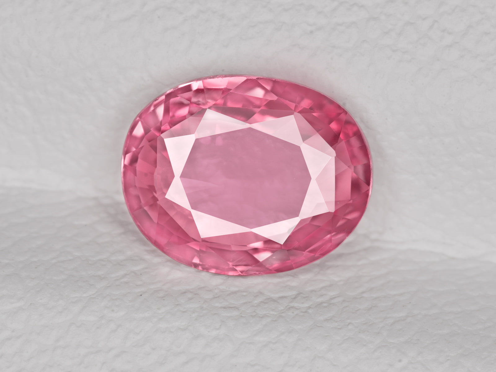 8803096-oval-intense-orangy-pink-aigs-sri-lanka-natural-padparadscha-1.06-ct