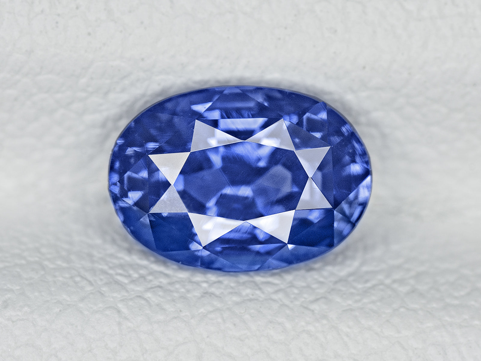 8803102-oval-fiery-vivid-cornflower-blue-gia-kashmir-natural-blue-sapphire-1.71-ct