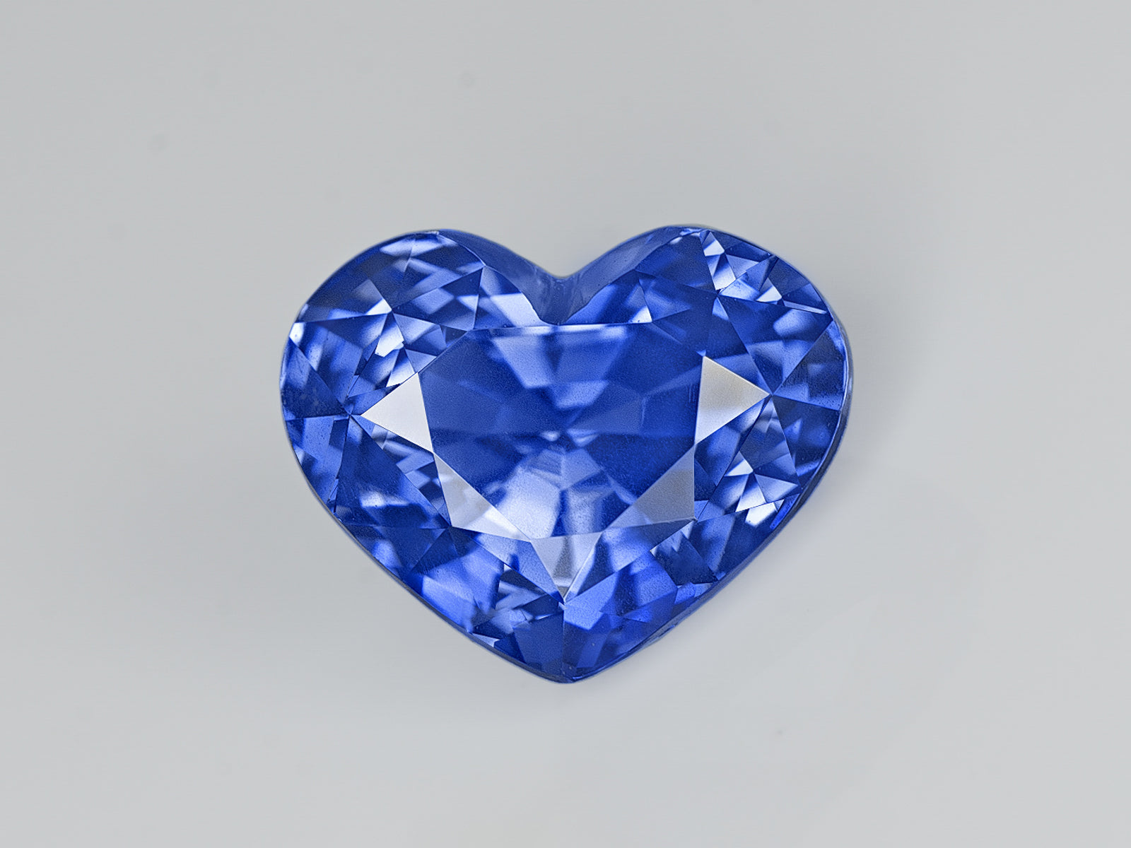 8803104-heart-vivid-cornflower-blue-gia-grs-sri-lanka-natural-blue-sapphire-3.27-ct