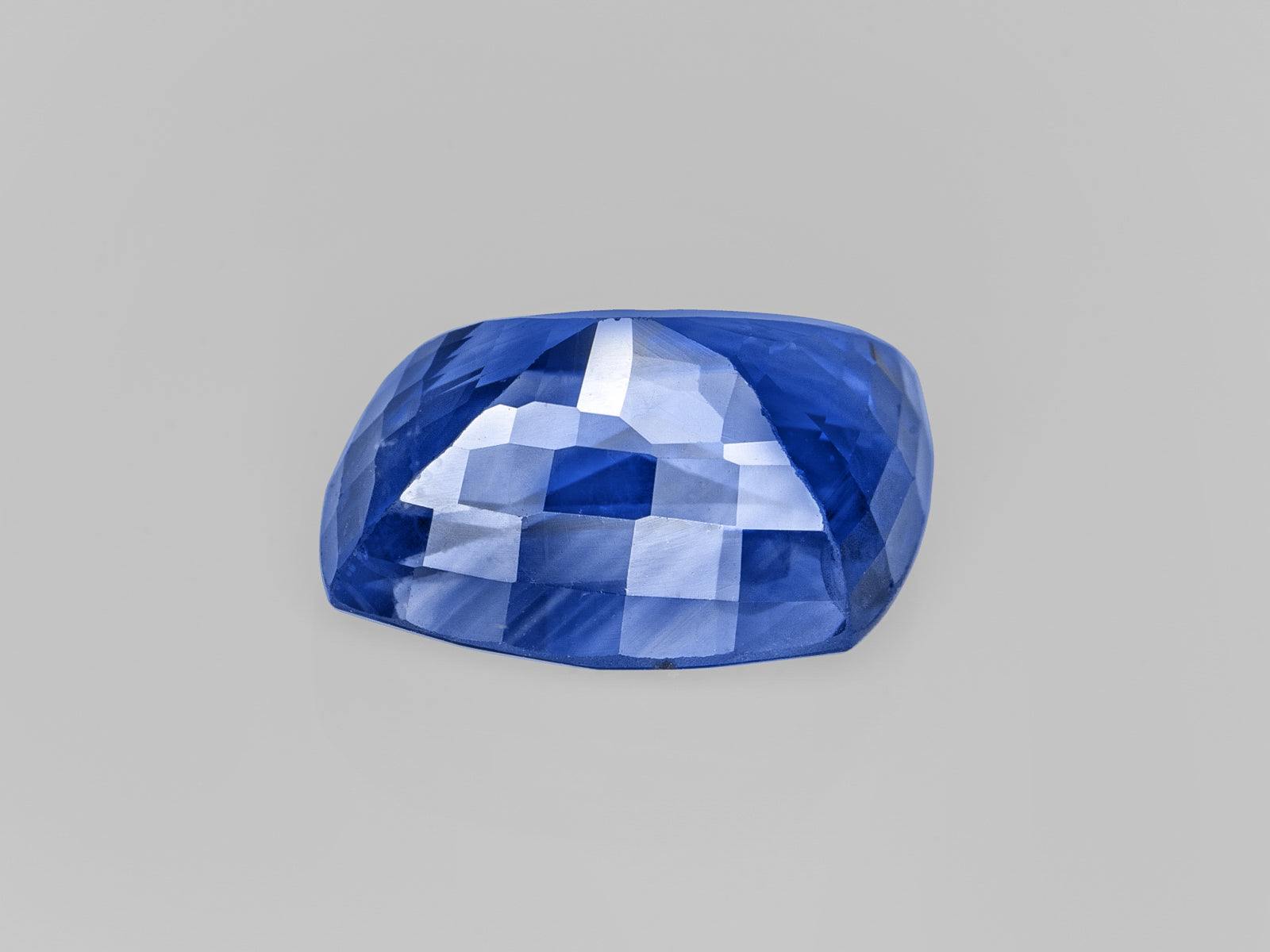 8803105-fancy-velvety-intense-blue-igi-burma-natural-blue-sapphire-6.16-ct