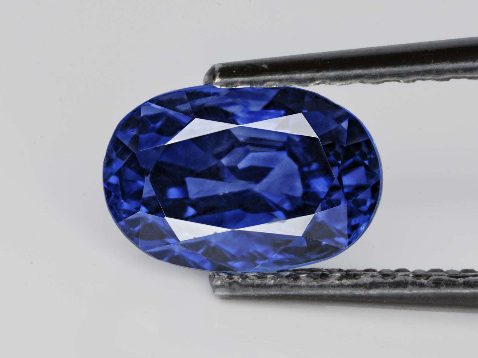 8803106-oval-fiery-intense-royal-blue-gia-grs-kashmir-natural-blue-sapphire-3.17-ct