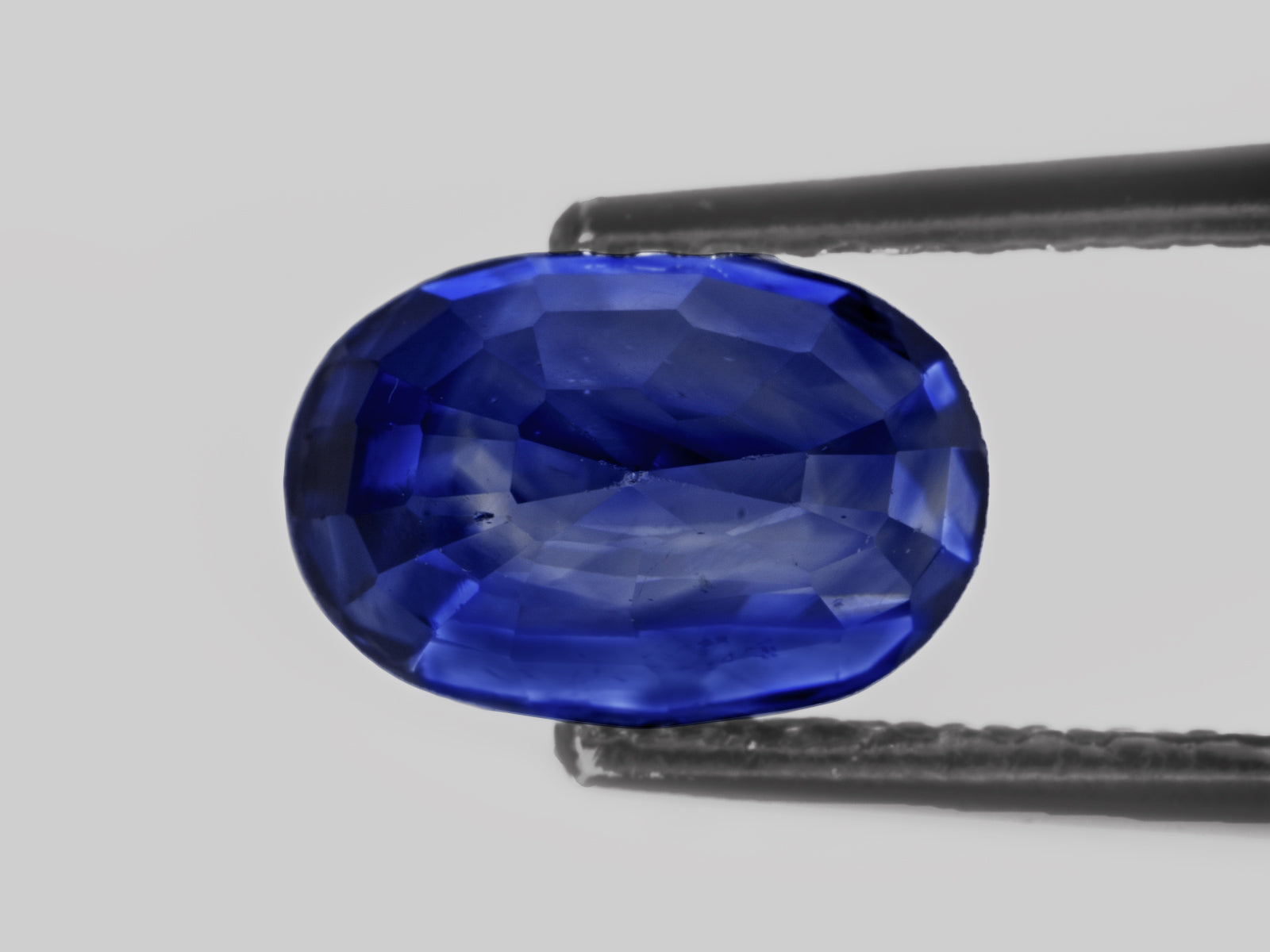 8803106-oval-fiery-intense-royal-blue-gia-grs-kashmir-natural-blue-sapphire-3.17-ct