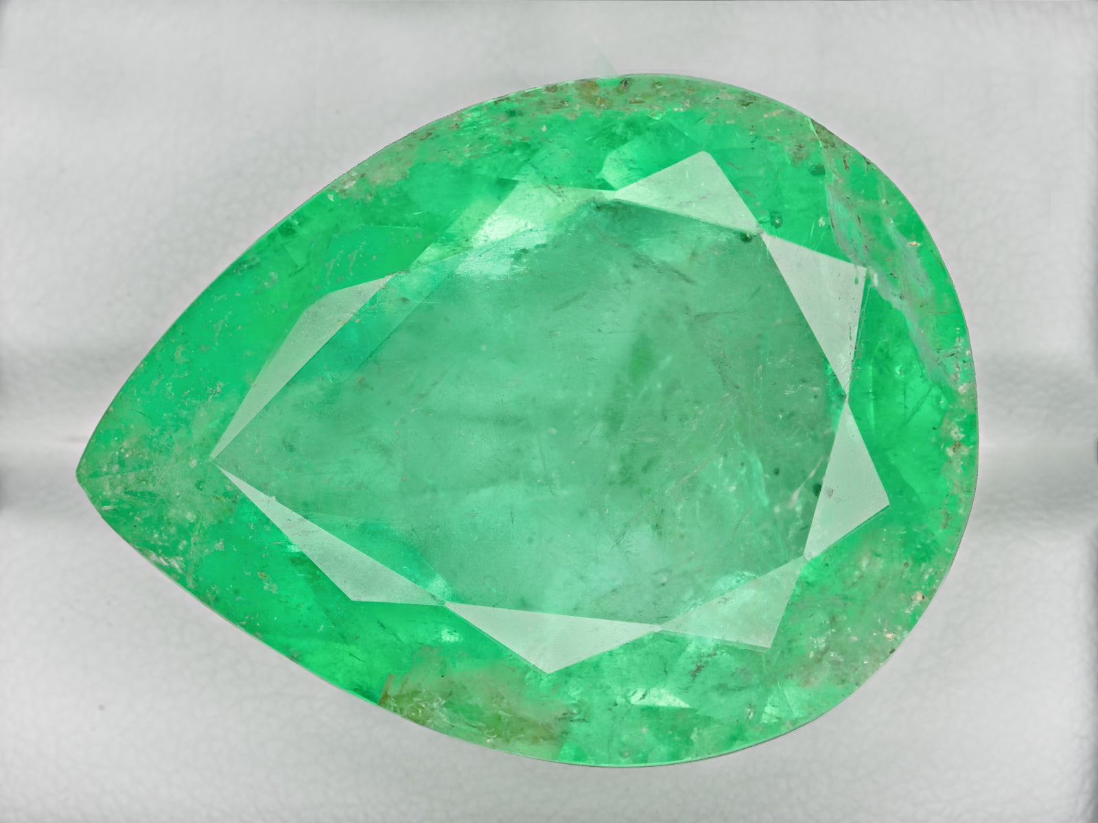 8803107-pear-lively-green-colombia-natural-emerald-75.16-ct