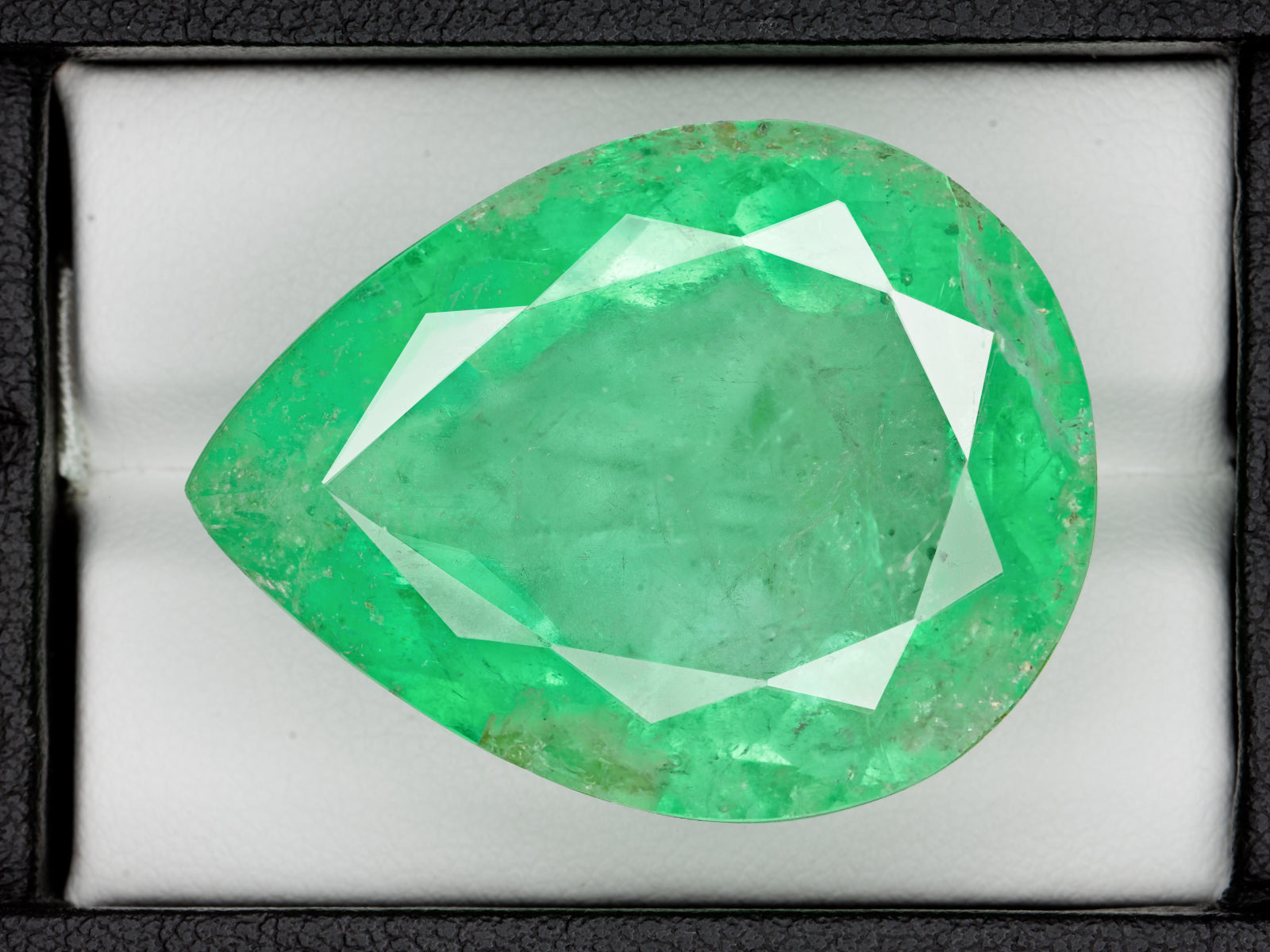 8803107-pear-lively-green-colombia-natural-emerald-75.16-ct