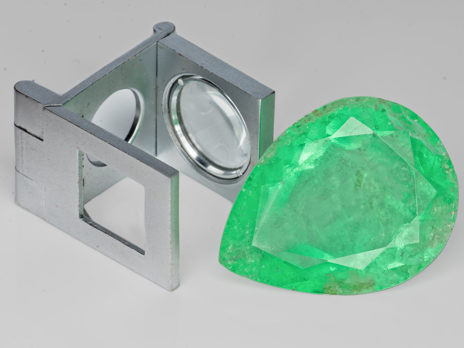 8803107-pear-lively-green-colombia-natural-emerald-75.16-ct
