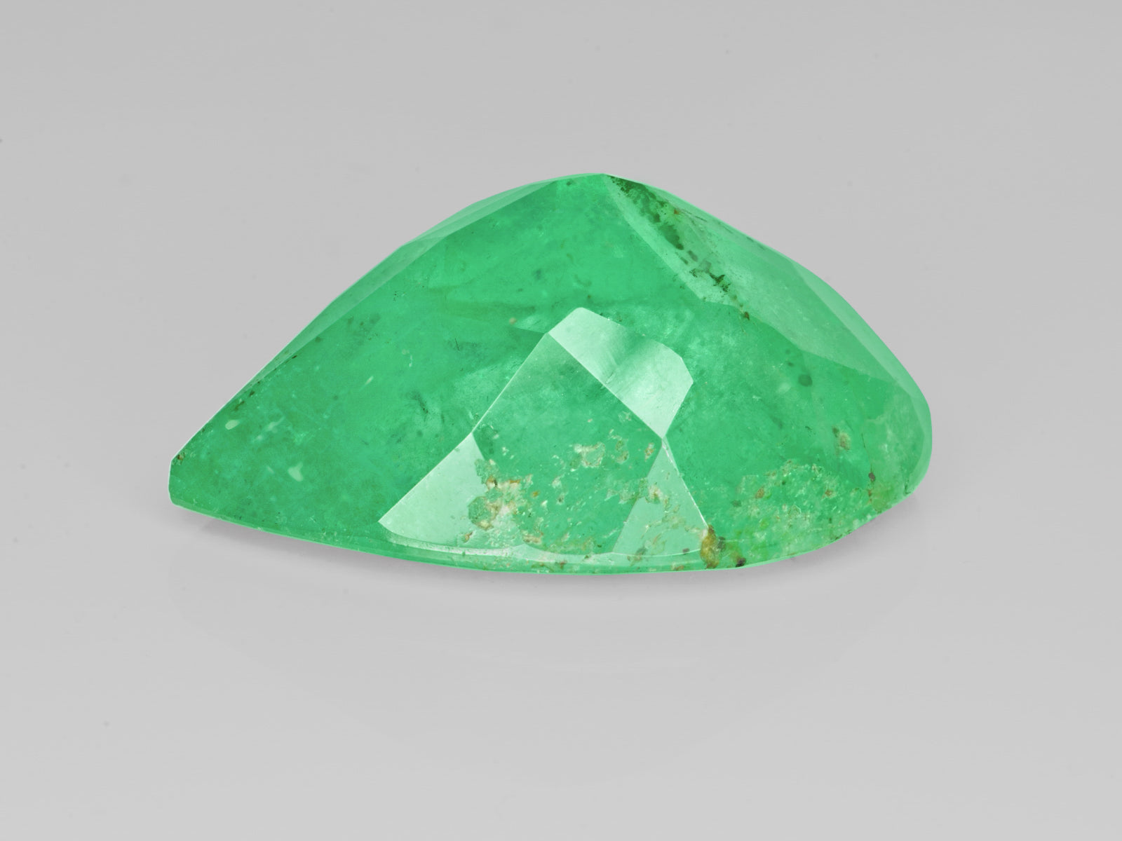 8803107-pear-lively-green-colombia-natural-emerald-75.16-ct