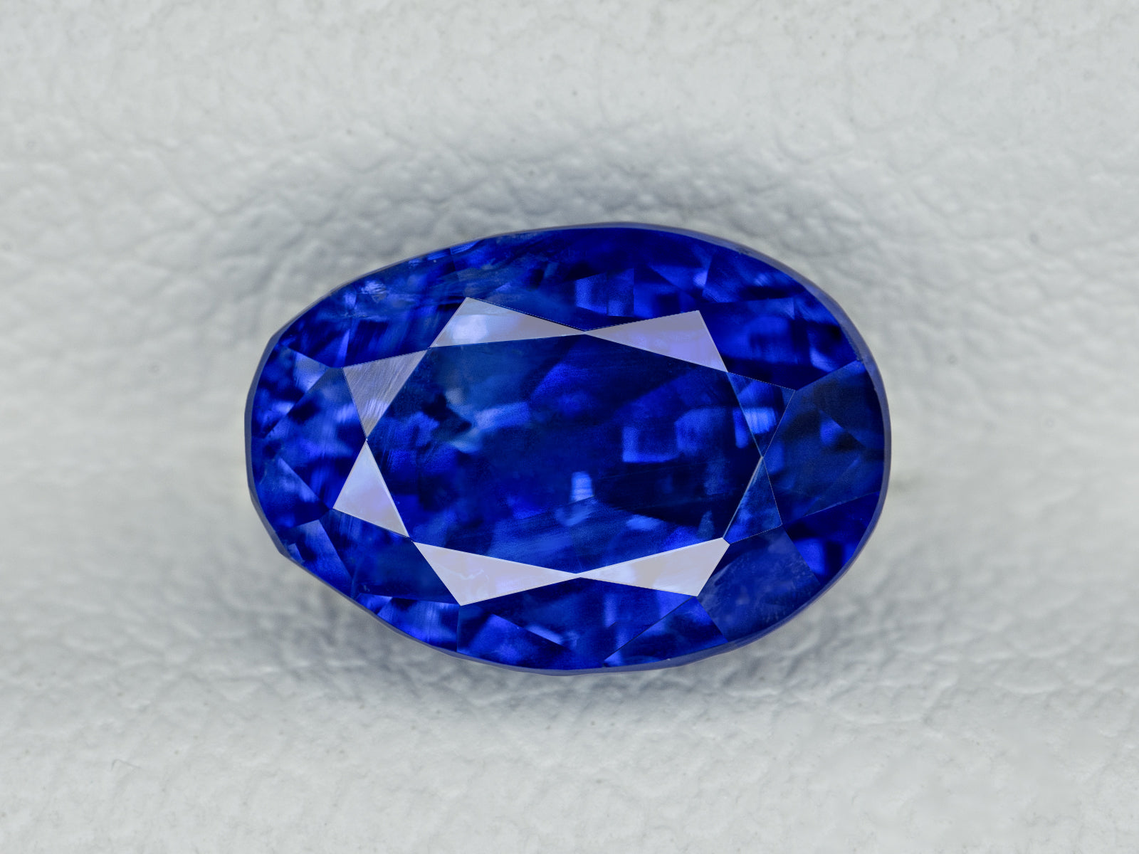 8803112-oval-fiery-vivid-royal-blue-grs-kashmir-natural-blue-sapphire-2.54-ct