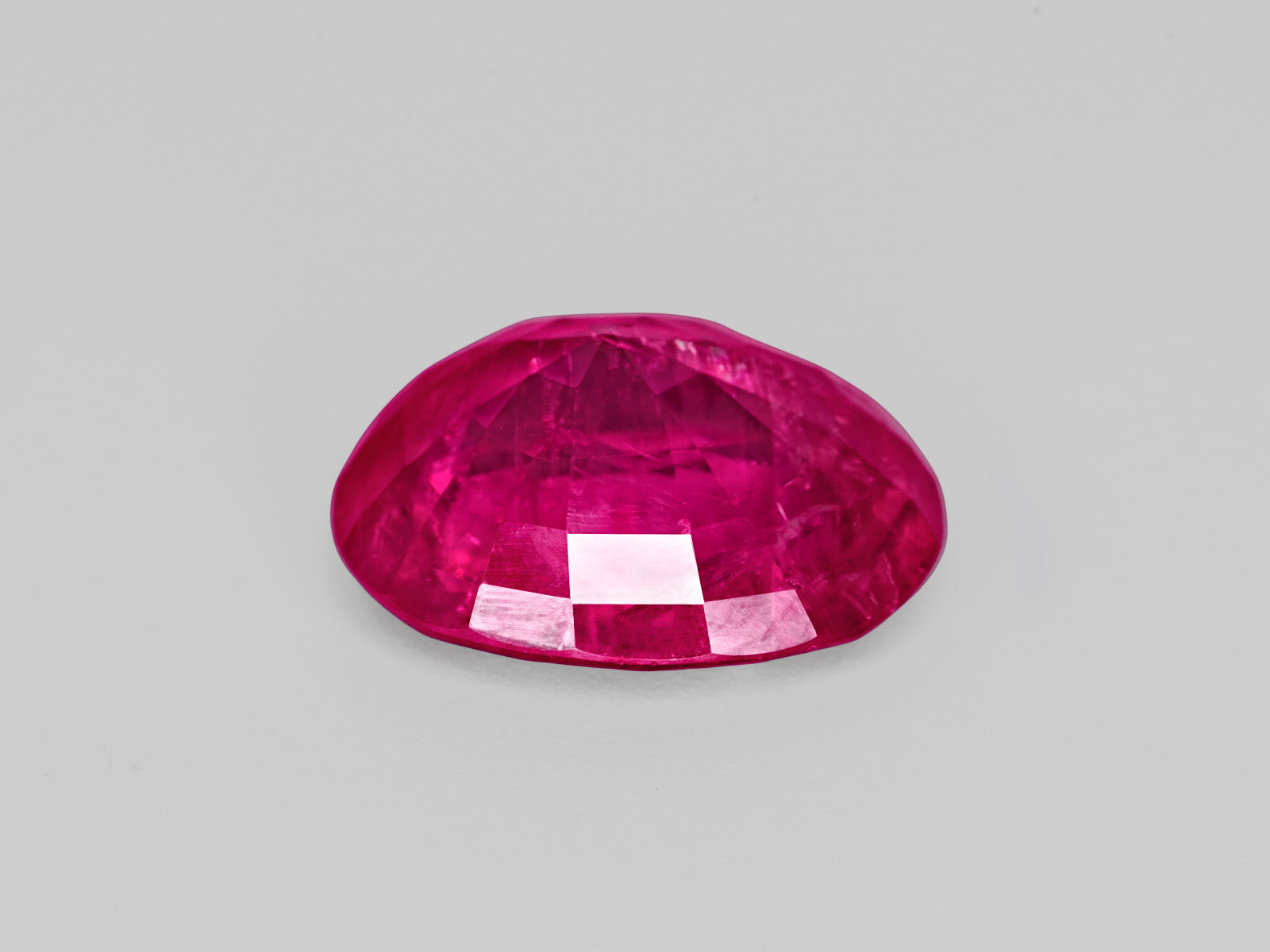 8803192-oval-rich-velvety-pinkish-red-gii-burma-natural-ruby-2.15-ct