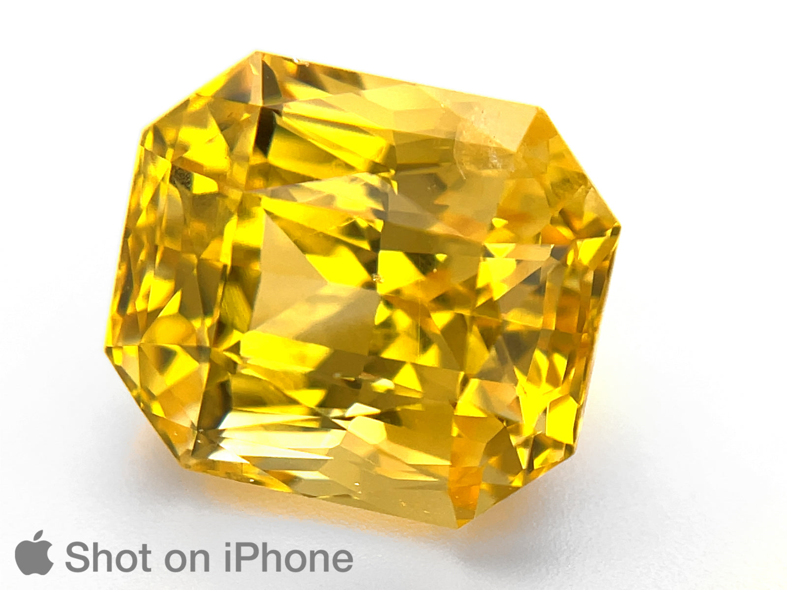 8803194-octagonal-fiery-intense-vivid-yellow-grs-sri-lanka-natural-yellow-sapphire-15.10-ct