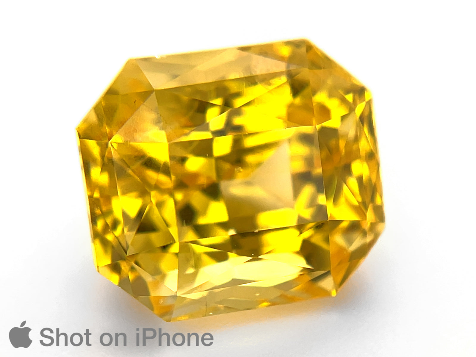 8803194-octagonal-fiery-intense-vivid-yellow-grs-sri-lanka-natural-yellow-sapphire-15.10-ct