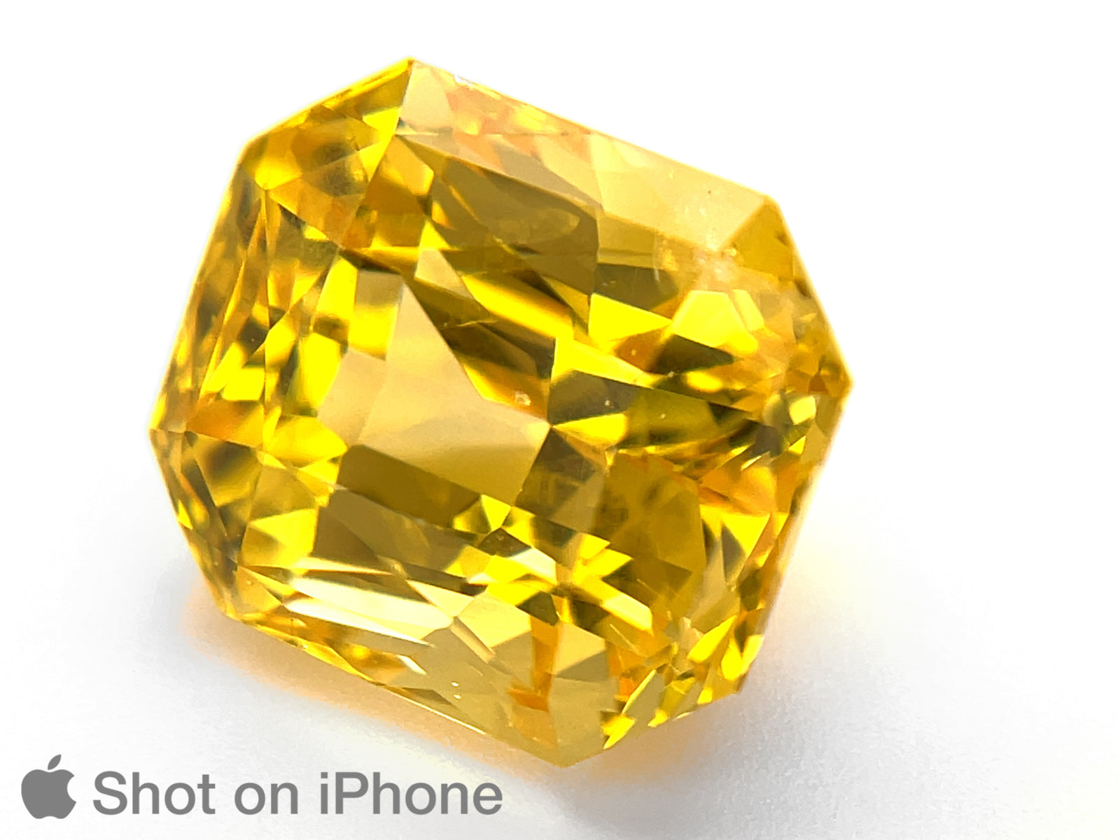 8803194-octagonal-fiery-intense-vivid-yellow-grs-sri-lanka-natural-yellow-sapphire-15.10-ct