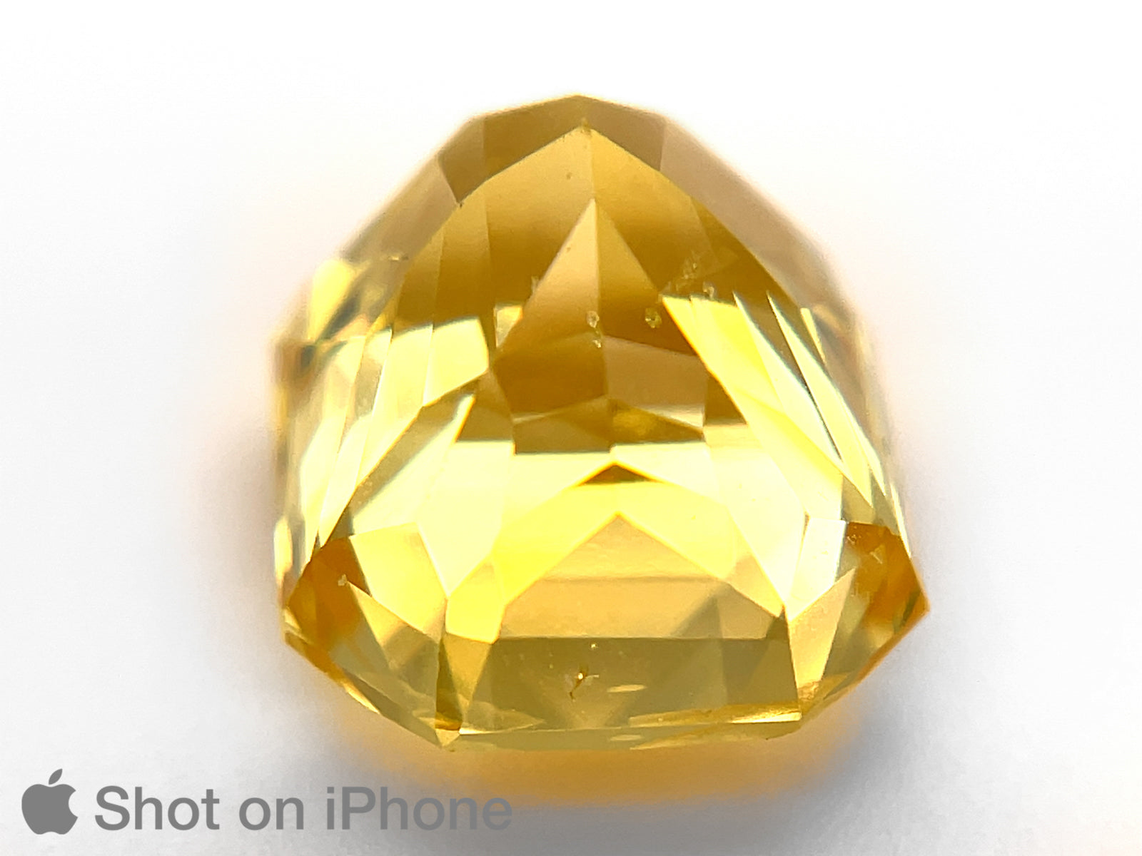 8803194-octagonal-fiery-intense-vivid-yellow-grs-sri-lanka-natural-yellow-sapphire-15.10-ct