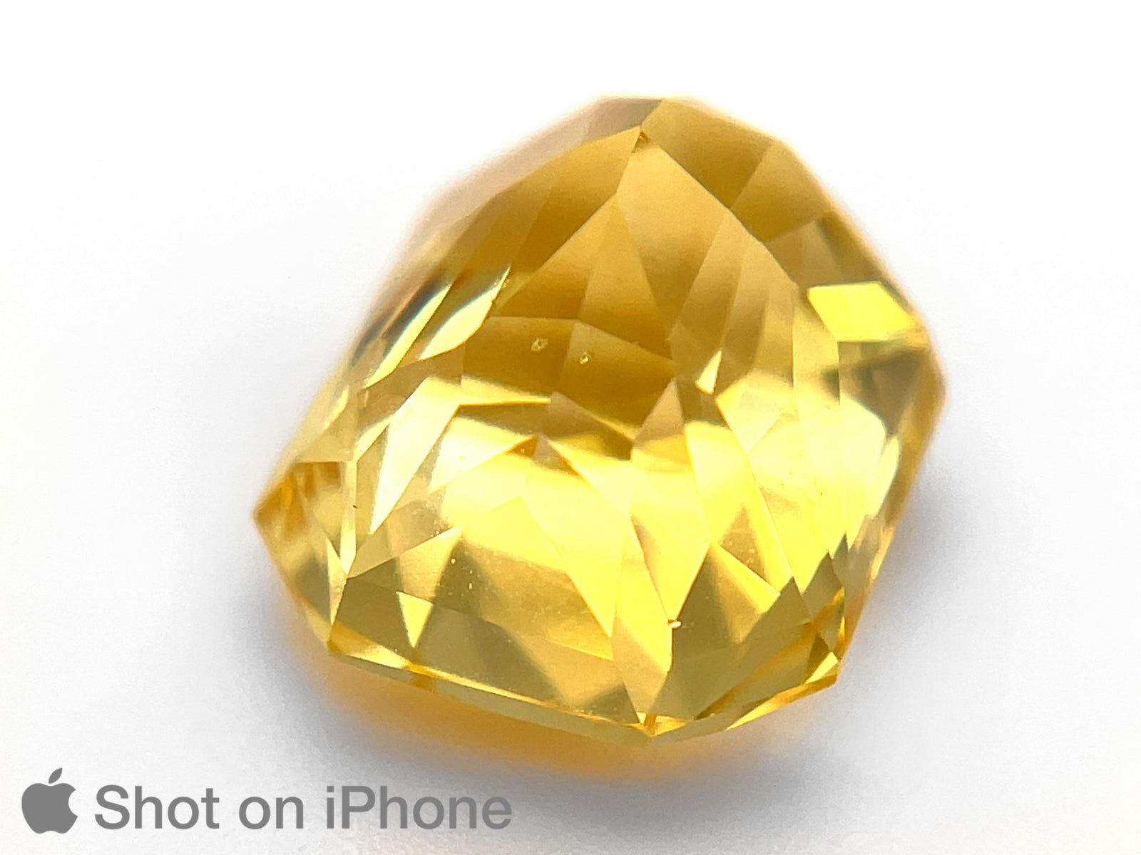 8803194-octagonal-fiery-intense-vivid-yellow-grs-sri-lanka-natural-yellow-sapphire-15.10-ct