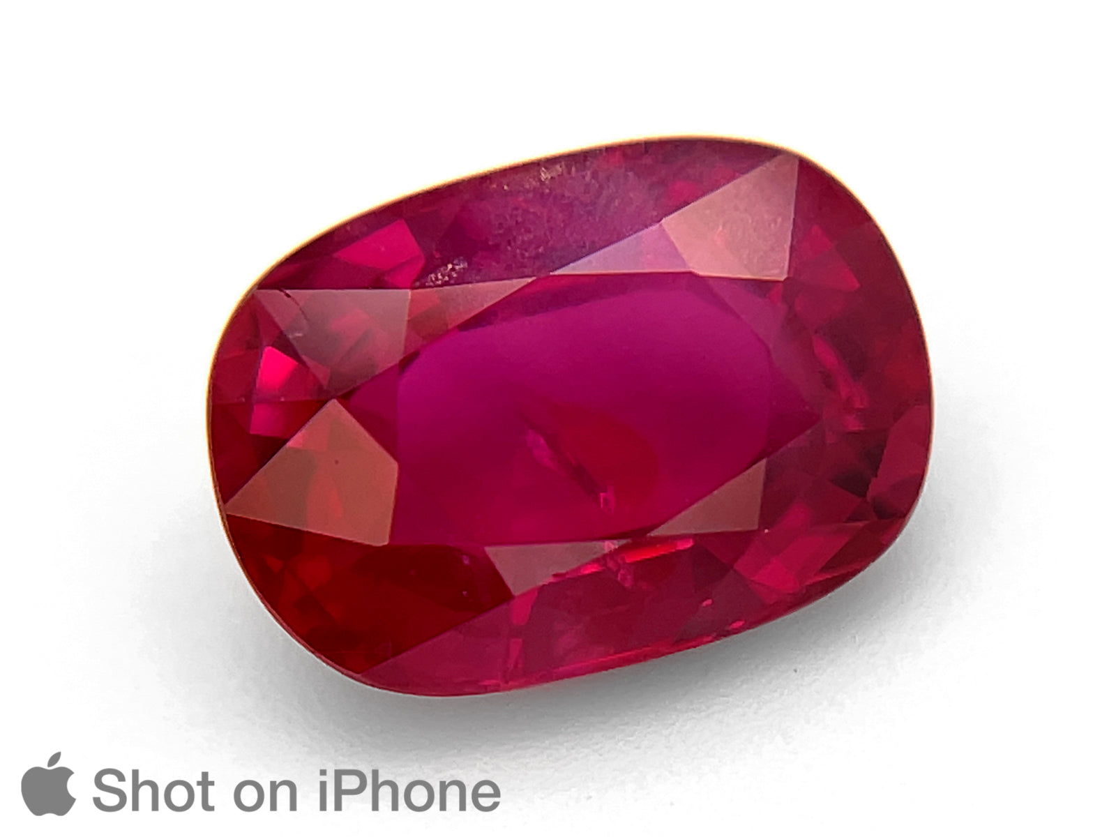 8803195-oval-rich-intense-red-with-a-slight-pinkish-hue-grs-mozambique-natural-ruby-4.06-ct