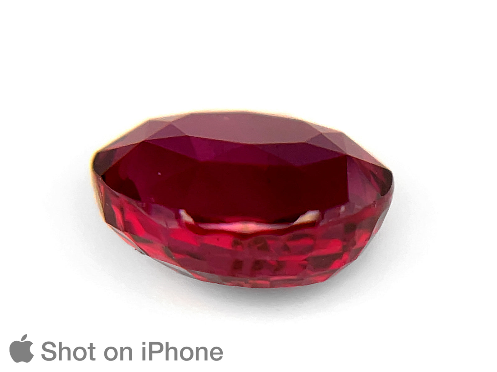 8803199-oval-fiery-deep-pinkish-red-grs-mozambique-natural-ruby-3.01-ct