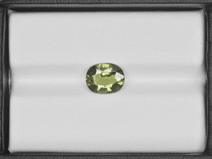 8800655-oval-olive-green-changing-to-yellowish-green-aigs-madagascar-natural-color-change-sapphire-2.30-ct