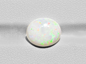 8801100-oval-white-with-green-&-orange-flashes-igi-australia-natural-white-opal-2.72-ct