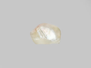 8801078-cabochon-creamy-white-with-a-golden-sheen-ptl-venezuela-natural-pearl-3.12-ct