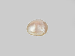 8801081-cabochon-creamy-white-with-a-golden-sheen-ptl-venezuela-natural-pearl-2.81-ct