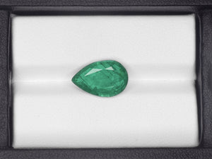 8800564-pear-leaf-green-zambia-natural-emerald-3.69-ct