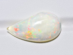 8801109-cabochon-yellowish-white-with-multi-color-flashes-gii-ethiopia-natural-white-opal-12.48-ct