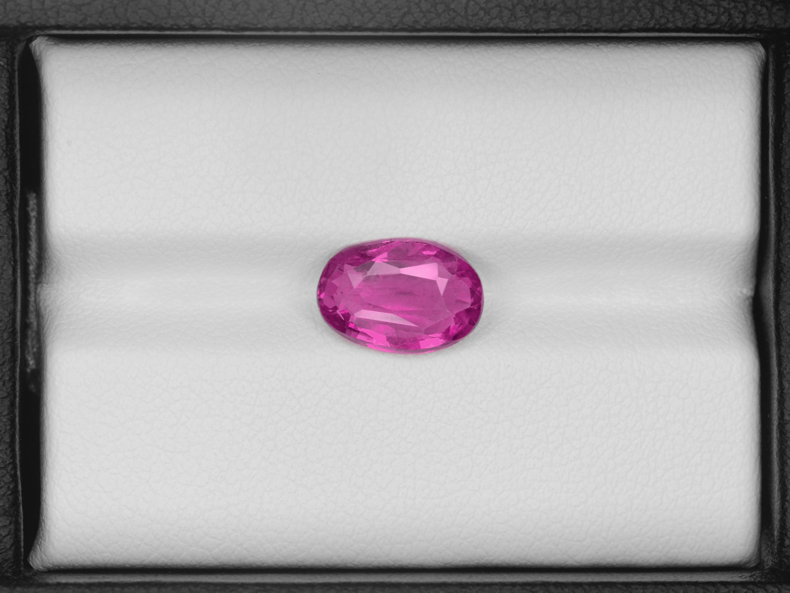 Scandinavian 950 Platinum 2.0 Ct Pink and Light Pink Sapphire