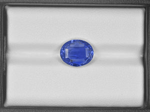 8800974-oval-velvety-cornflower-blue-gubelin-grs-kashmir-natural-blue-sapphire-4.88-ct