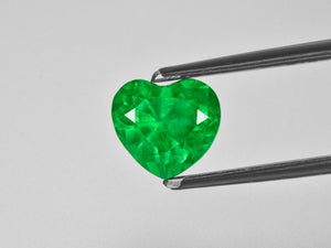 8801043-heart-fiery-vivid-green-grs-colombia-natural-emerald-2.36-ct