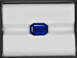 8801171-octagonal-velvety-intense-royal-blue-grs-sri-lanka-natural-blue-sapphire-5.00-ct