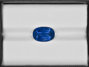 8801186-oval-rich-cornflower-blue-gubelin-burma-natural-blue-sapphire-4.78-ct